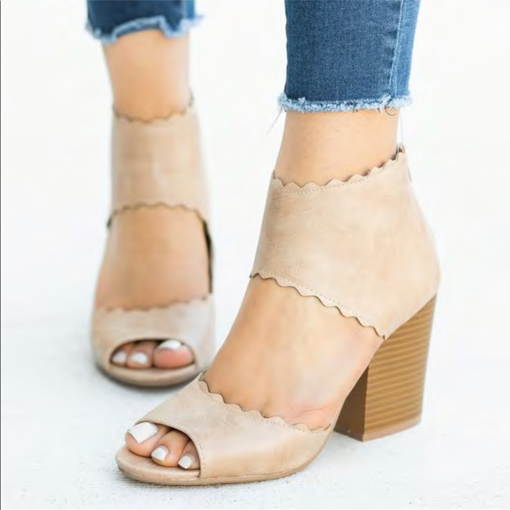 Scalloped Edges Cutout Chunky Heel Bootie - Picture 2 of 5